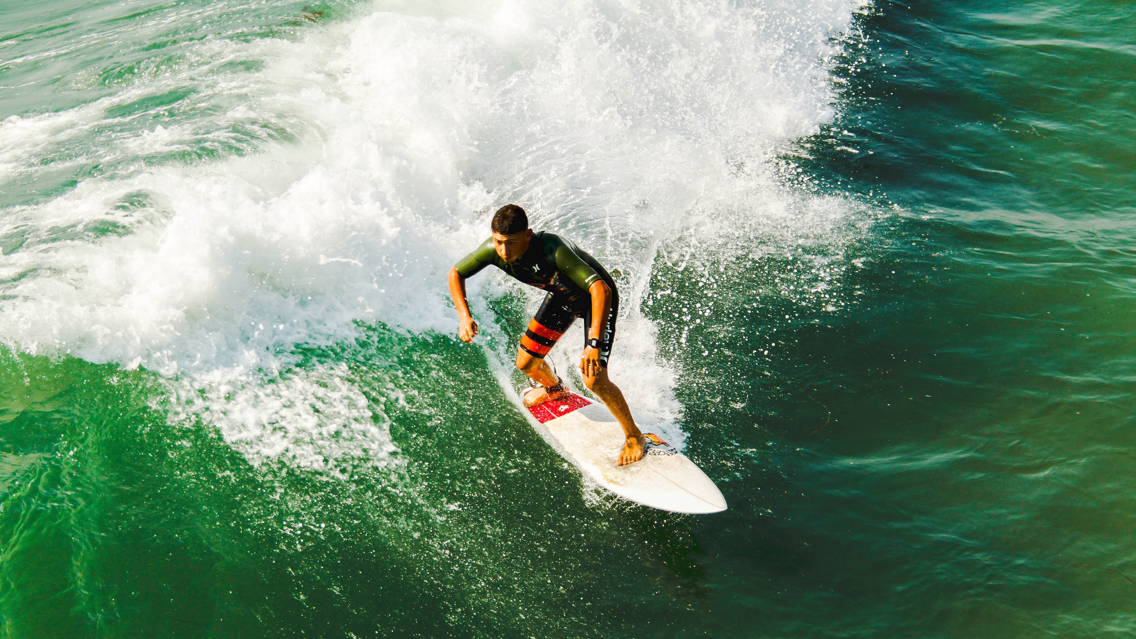 英超FC26能力值揭晓,萨拉赫91分傲视群雄,B费、哲凯赖什引领新星冲击