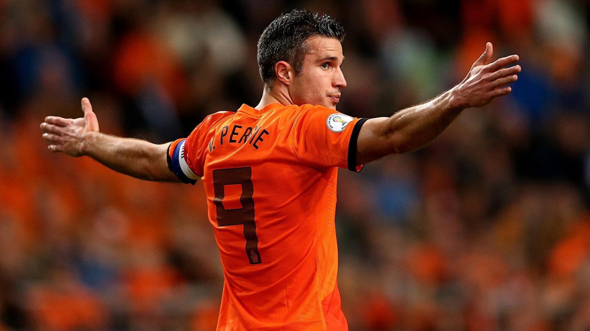 范佩西深情追忆，温格如足球教父塑造我，弗格森管理艺术令人叹服